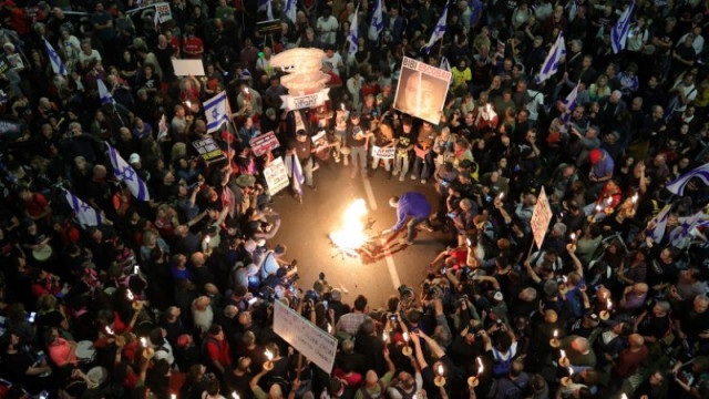 Десетки хиляди израелци протестираха срещу премиера Бенямин Нетаняху в събота когато